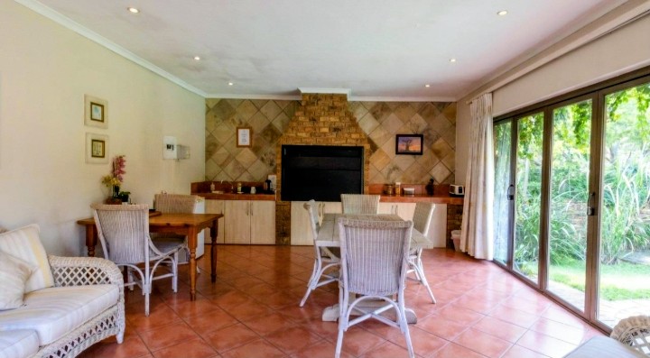 Meeting, function and breakfast room with indoor braai facilities